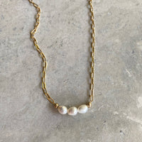 Chlöe Pearl Trio Necklace