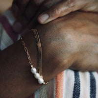 Chlöe Petite Pearl Bracelet - Gold