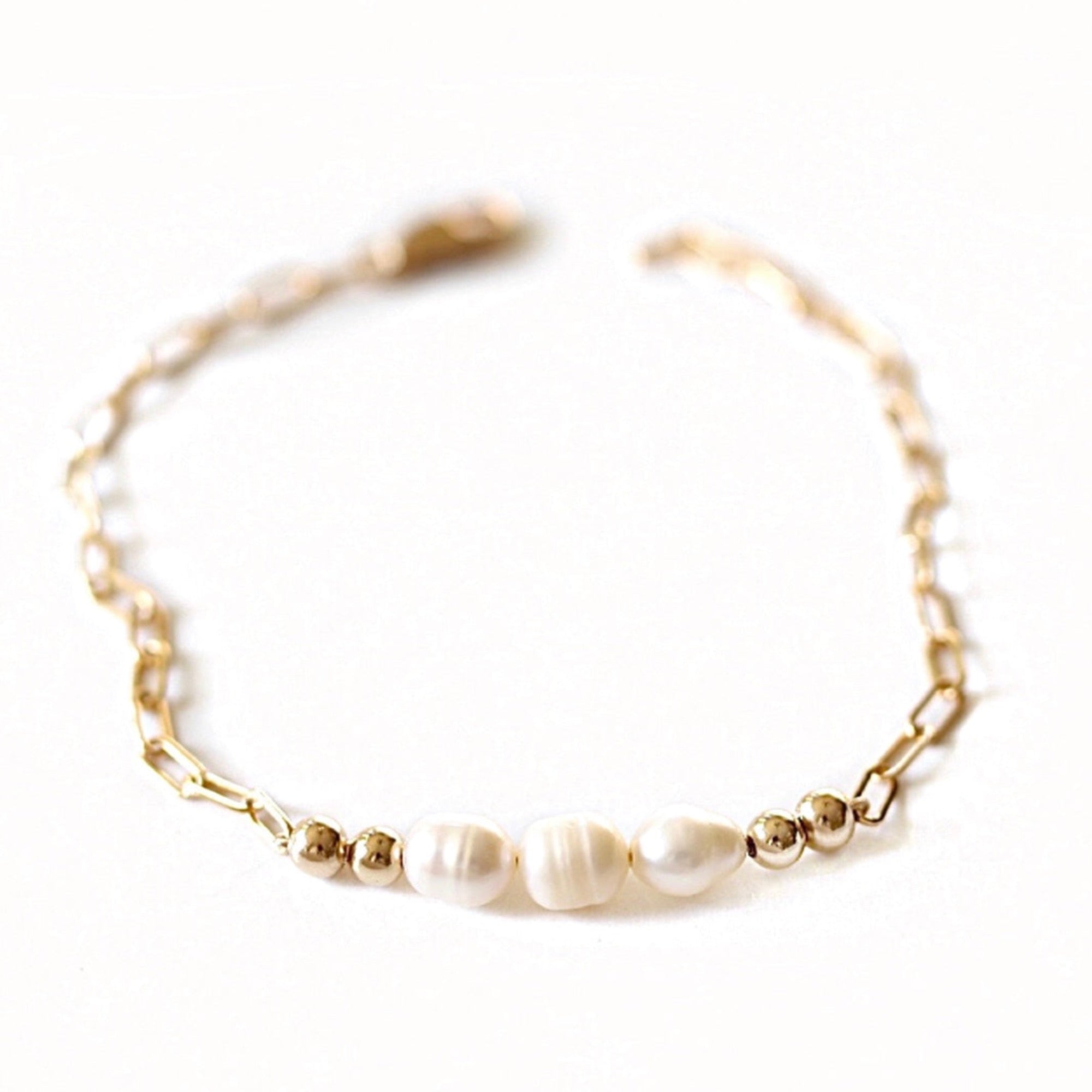 Chlöe Petite Pearl Bracelet - Gold