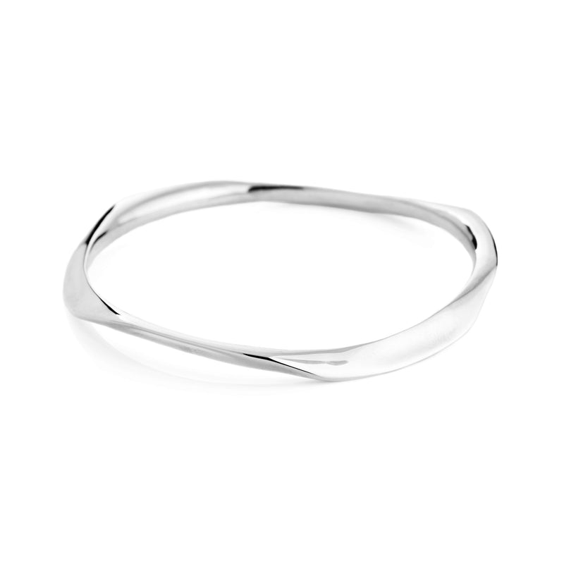 Valencia Wavy Bangle | Silver